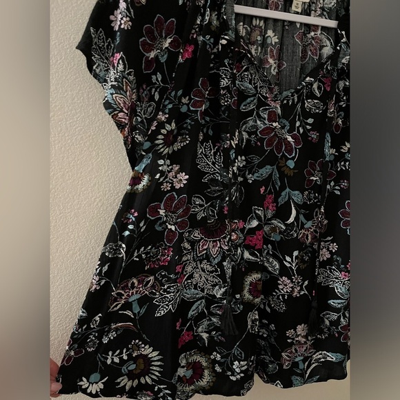 Frye And Co Black Floral Short Sleeve Blouse 1X - Picture 3 of 7